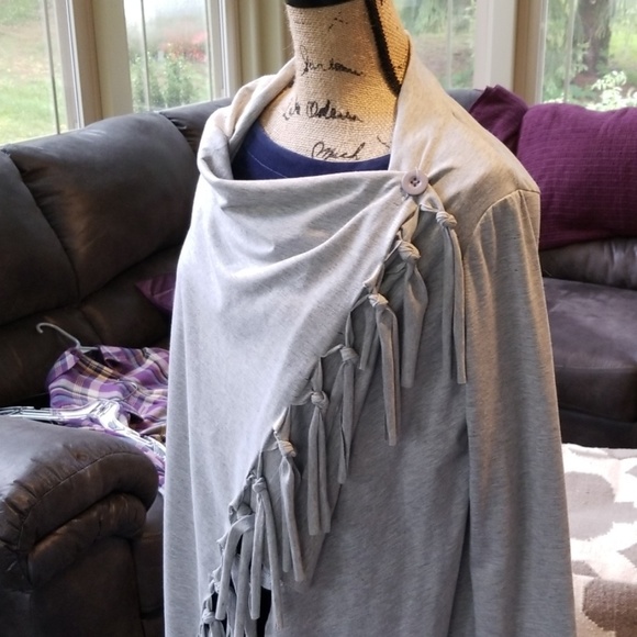 Wrap, Shawl, Poncho with Fringe, Gray, OSFA - Picture 7 of 8